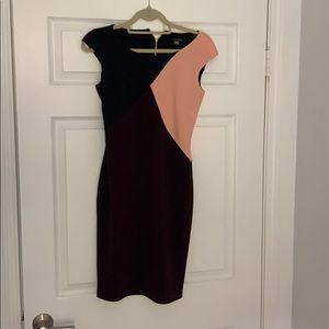 Tommy Hilfiger V-neck Short Sleeve Fitted Dress.